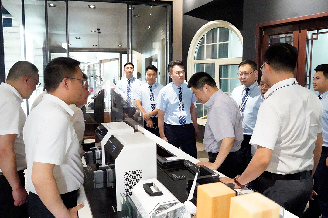 1622769279107136.png 参观公司展厅.png